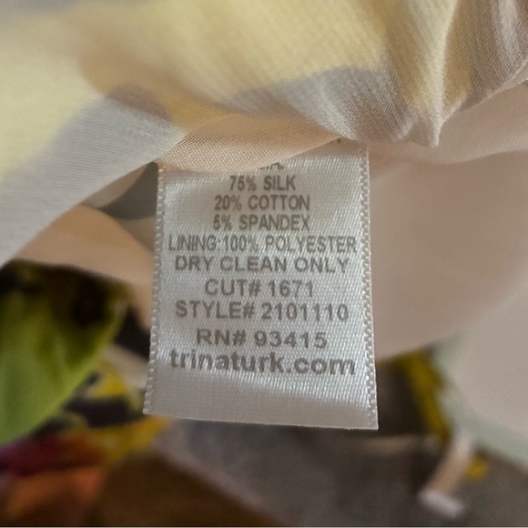 Trina Turk 2 colorful Feminine Tropical Silk Romper Shorts Off Shoulder Pocket - Picture 6 of 8